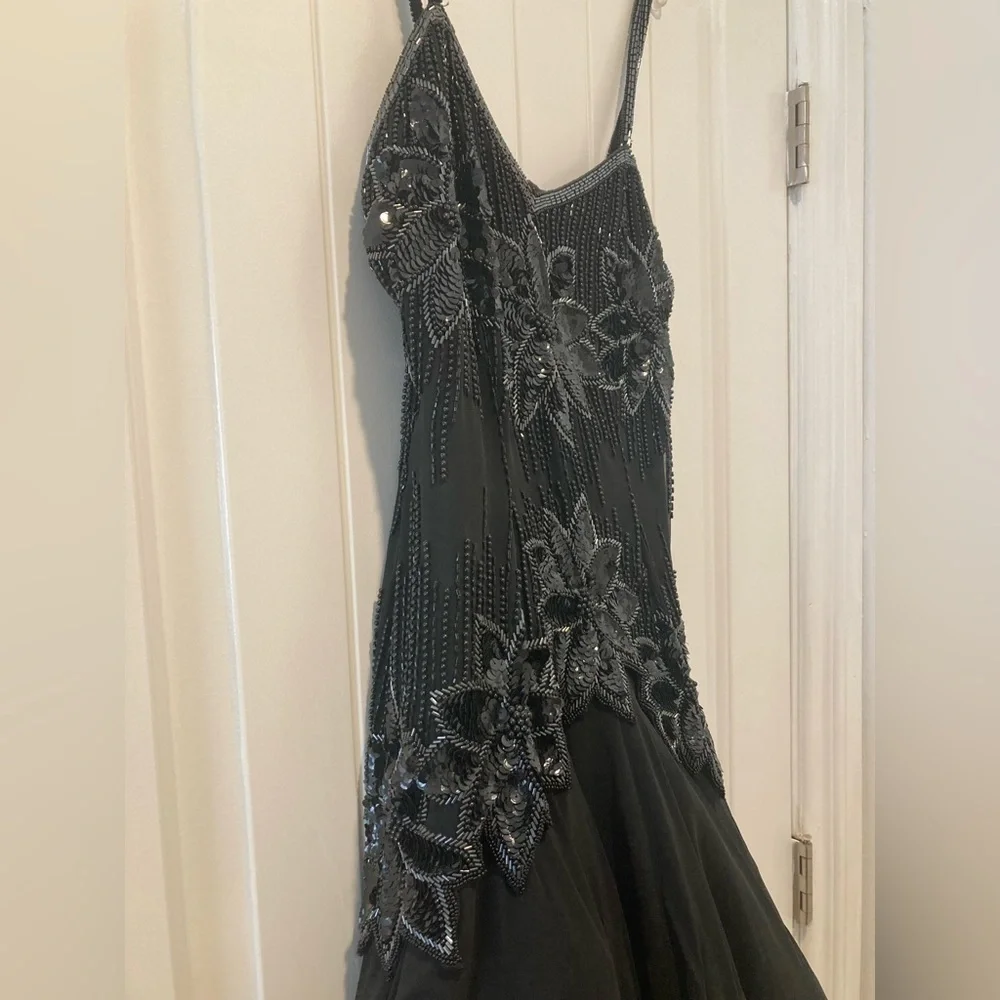 Black Tie silk beaded dress size 4 - Picture 6 of 10